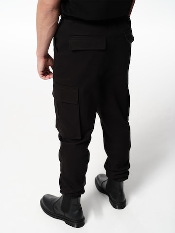 ABOUT YOU x Jaime Lorente Tapered Cargo Pants 'Adriano' in Black