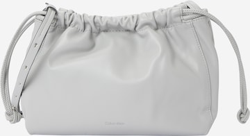 Poche ventrale Calvin Klein Jeans en gris : devant