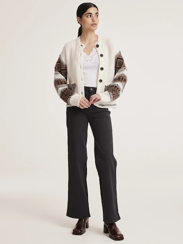 Odd Molly Neuletakki värissä valkoinen