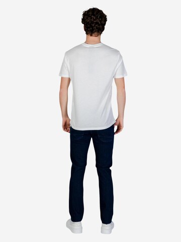 Maglietta 'XM002519 AF10334' di ARMANI EXCHANGE in bianco
