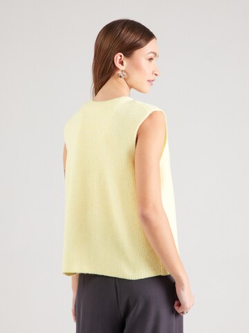 PIECES Strikvest i gul