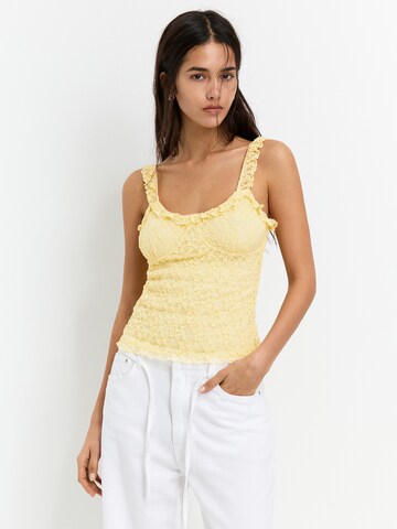 Pull&Bear Топ в жълто: отпред