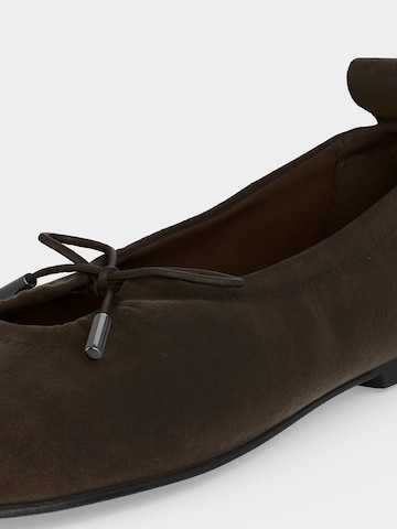 Alohas Ballerina 'Rosalind' in Braun