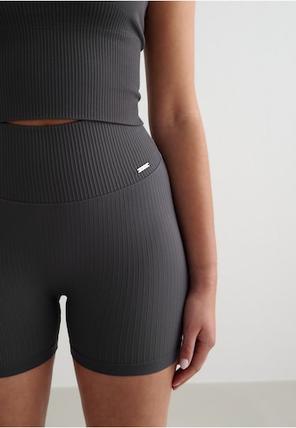 Aim'n Skinny Sportshorts in Grau