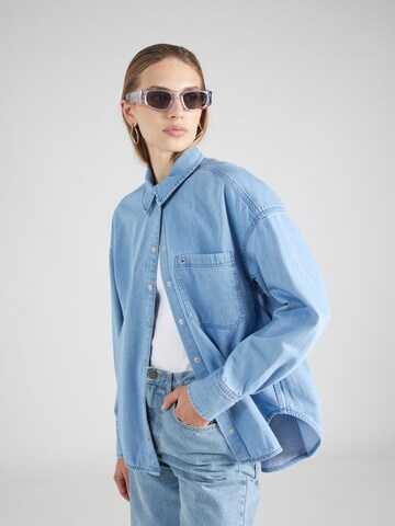 Tommy Jeans Blouse in Blue: front