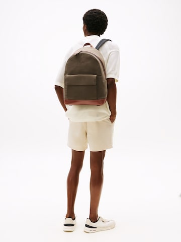TOMMY HILFIGER Rucksack in Grau: Vorderseite
