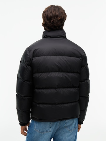 TOMMY HILFIGER - Chaqueta de invierno en negro: atrás