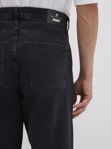 Mavi Loosefit Jeans in Schwarz
