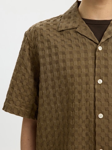 SELECTED Comfort fit Button Up Shirt 'SLHMonty' in Brown