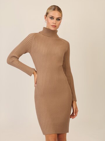 APART Knitted dress in Beige