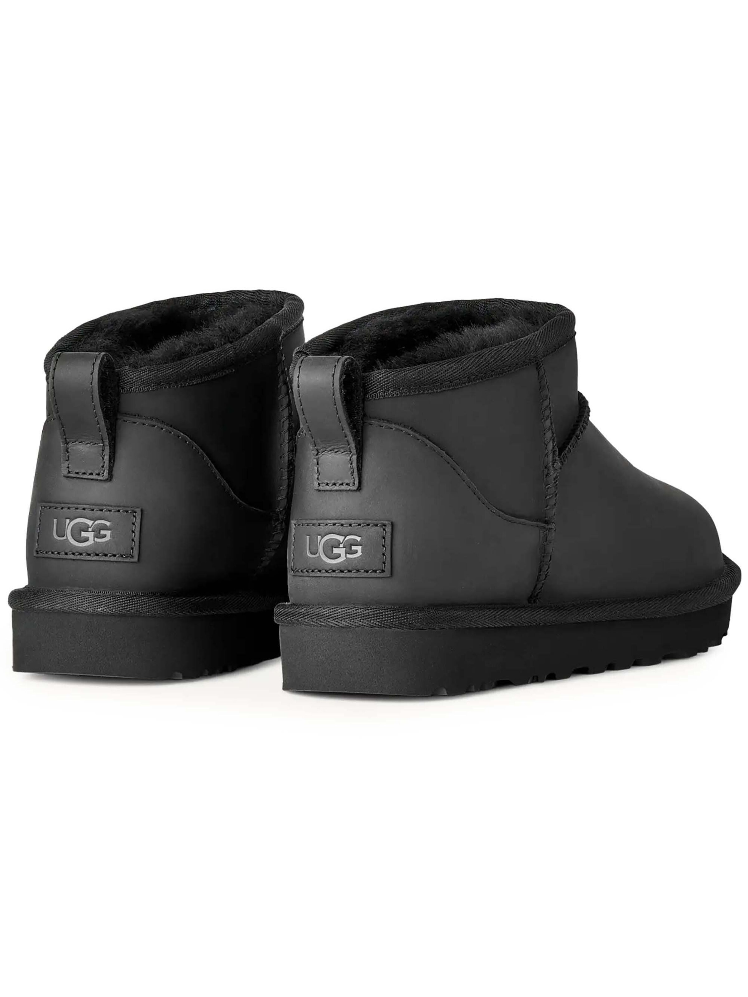 UGG Boots 'Classic' σε μαύρο