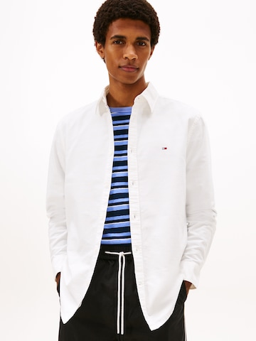 Tommy Jeans Klasický střih Košile – bílá: přední strana