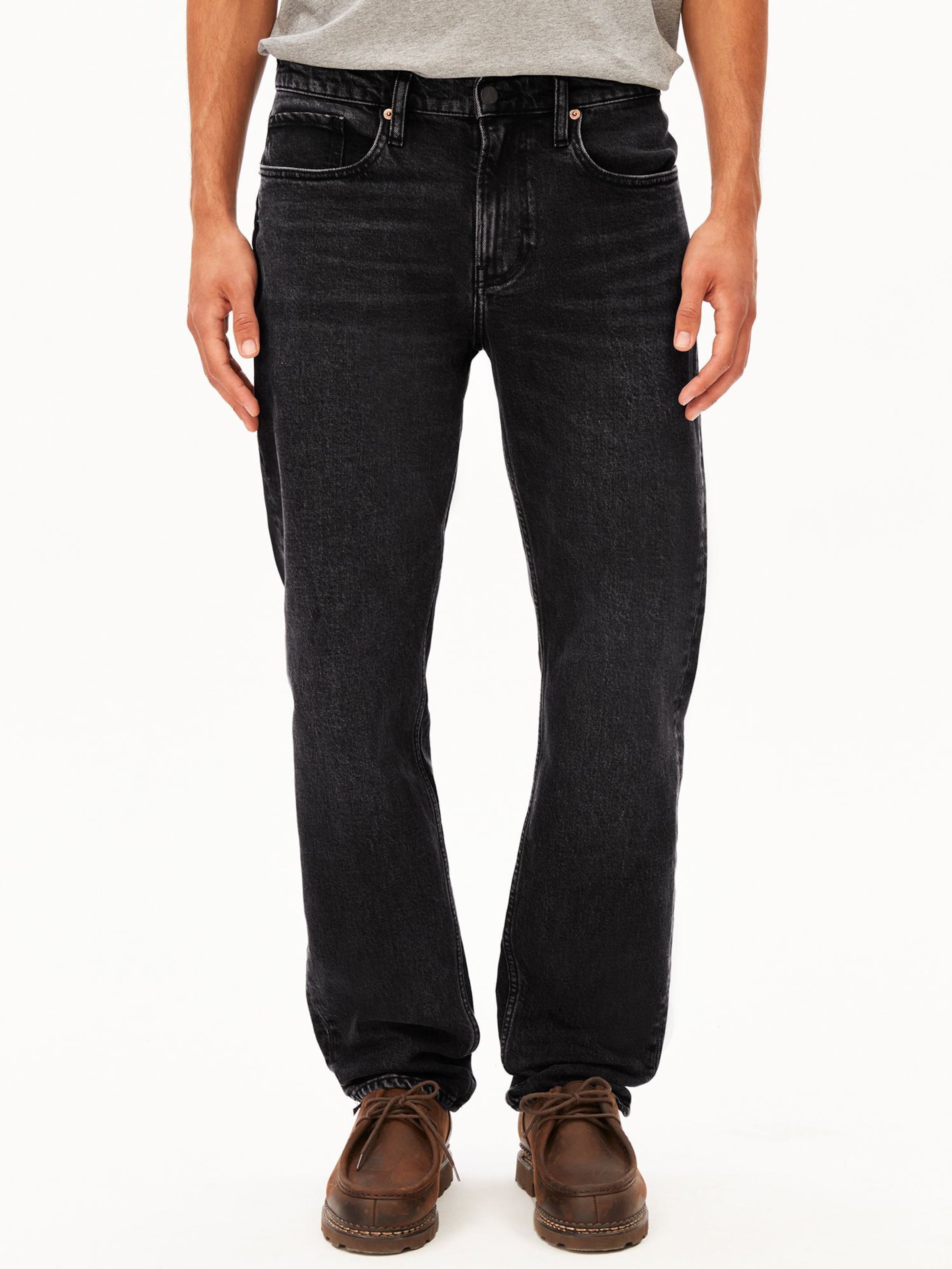 ARMEDANGELS Regular Jeans in Zwart: voorkant