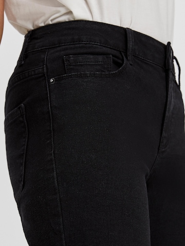 Coupe slim Jean 'Hot Seven' VERO MODA en noir