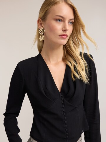 MOTIVI - Blusa en negro