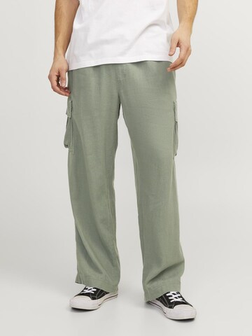 JACK & JONES Loose fit Cargo Pants in Green: front