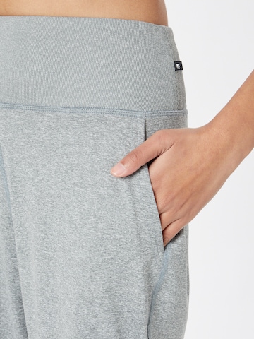Tapered Pantaloni sportivi 'Maven' di Marika in grigio
