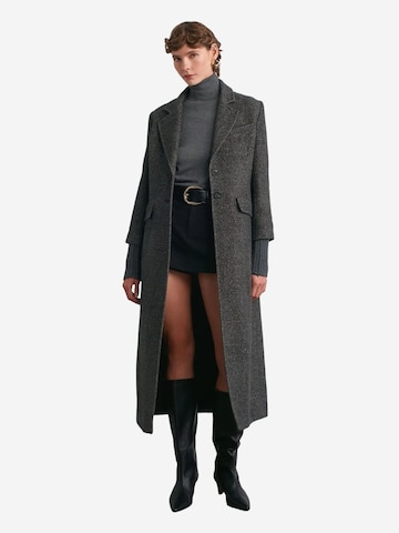 Manteau d’hiver 'Mäntel' Dilvin en gris : devant