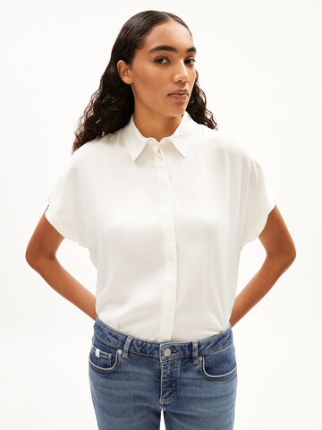 ARMEDANGELS Blouse in White: front