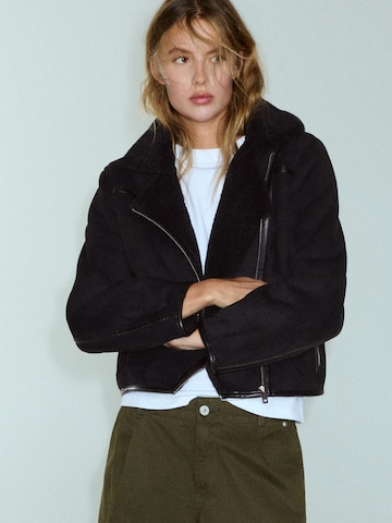 Pull&Bear Prehodna jakna | črna barva: sprednja stran