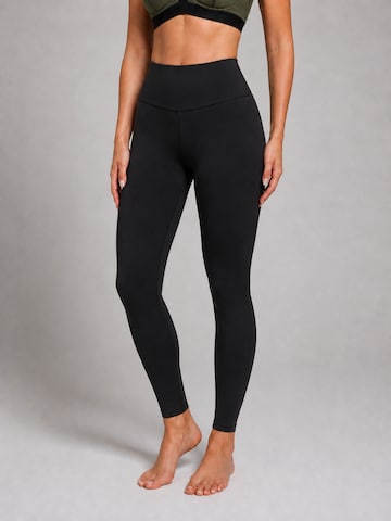 MILENKA Skinny Leggings in Black: front