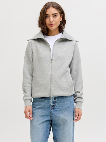 JJXX Jopa na zadrgo 'JXSTUDIO VESTERBRO' | siva barva: sprednja stran
