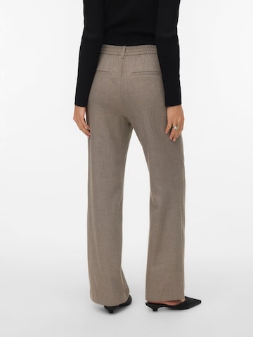 Regular Pantalon 'VMMAYA' VERO MODA en gris