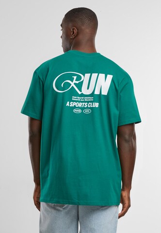 Mister Tee Shirt in Green: front