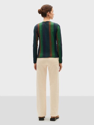 Tricou 'Brisa' de la Thinking MU pe verde