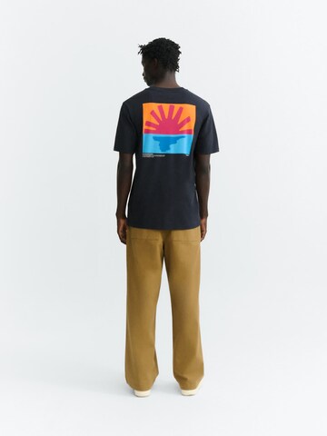 Thinking MU - Camisa 'Zach' em azul: frente