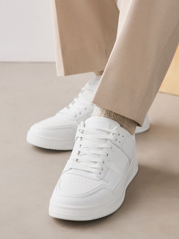 Baskets basses Next en blanc