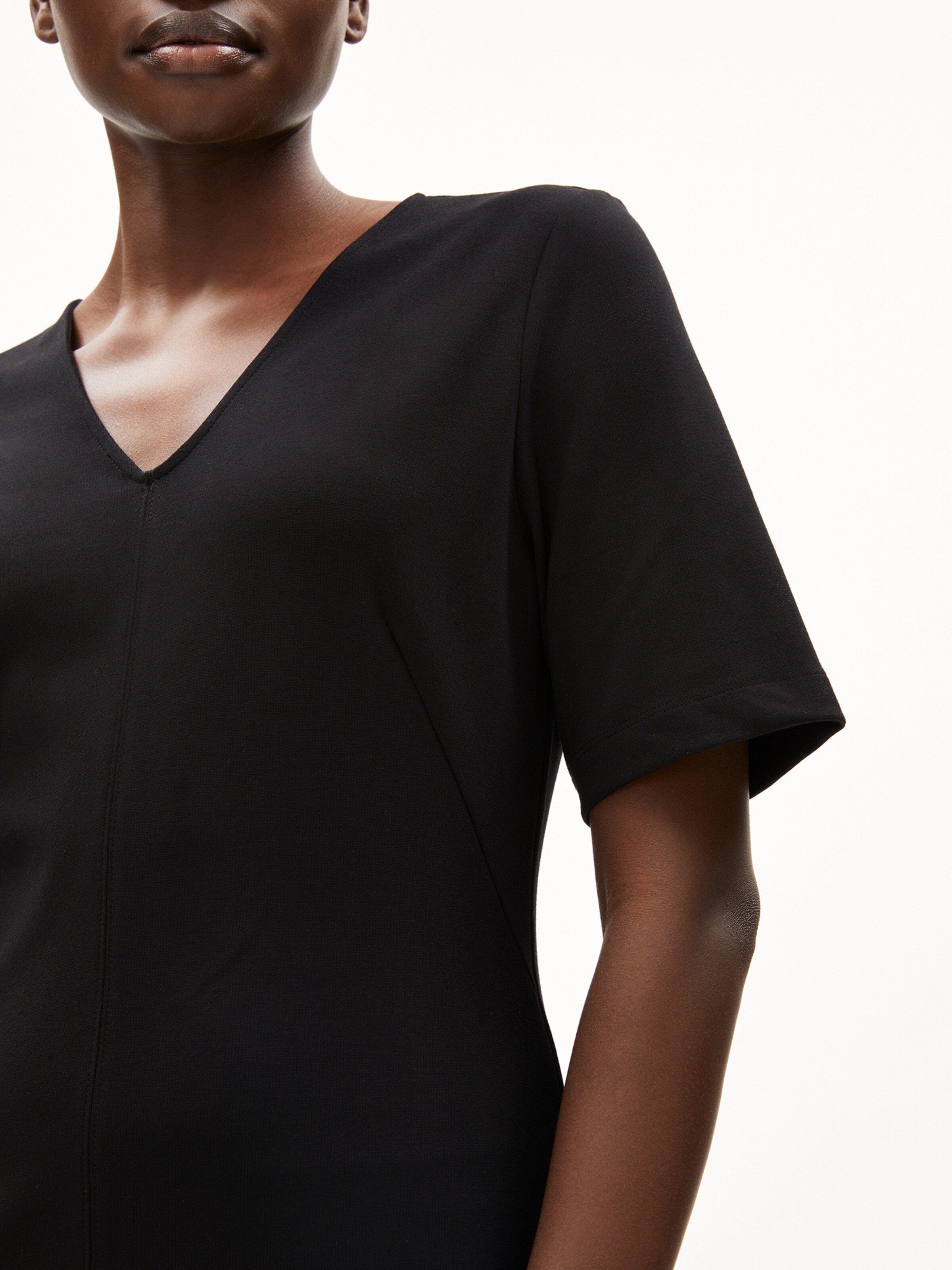 ARMEDANGELS Jurk ' LESJAA ' in Zwart