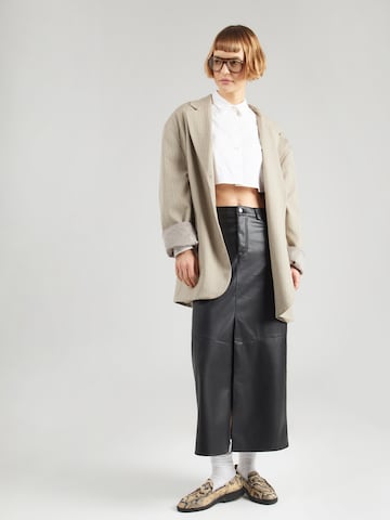 monari Пола в черно