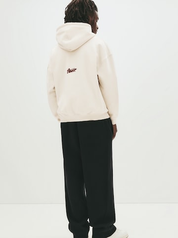 Sweat-shirt 'STWD' Pull&Bear en blanc