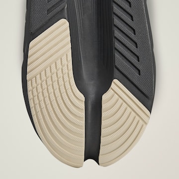 ADIDAS BY STELLA MCCARTNEY Laufschuh 'Adistar' in Schwarz