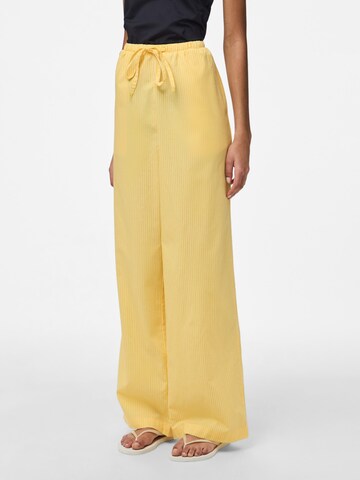 Wide Leg Pantalon 'PCFeline' PIECES en jaune : devant