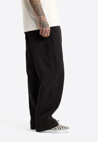 VANS Lużny krój Chinosy 'Authentic' w kolorze czarny