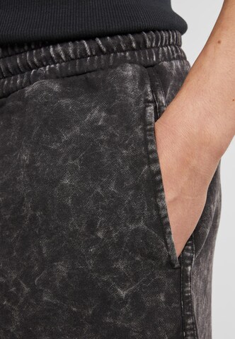 regular Pantaloni di Urban Classics in nero