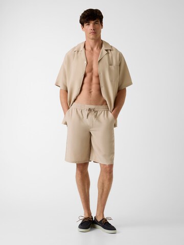 GUESS Loosefit Shorts in Beige