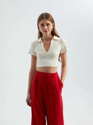 T-shirt Hiccup en blanc : devant