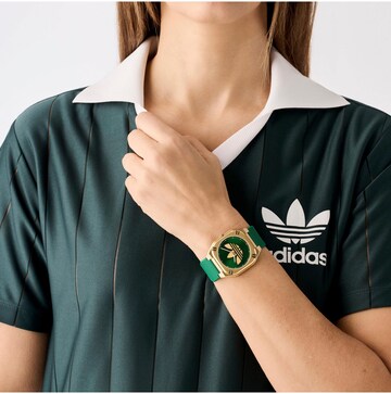ADIDAS ORIGINALS Uhr in Grün: Vorderseite