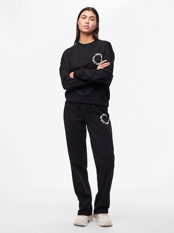 PIECES Sweatshirt 'JYLLO' in Black
