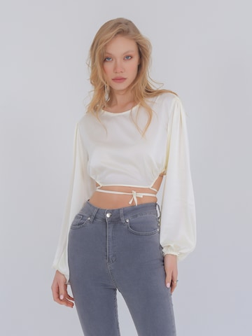 FRESHLIONS Blouse 'Svea' in White: front