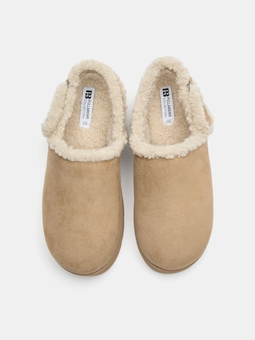 Pull&Bear Clogs in Beige