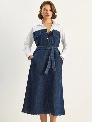 Bianco Lucci - Vestidos camiseiros em azul: frente