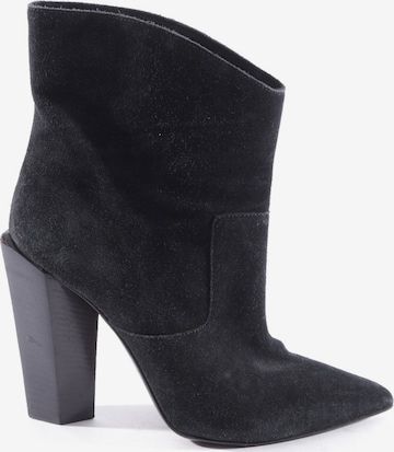 Fendi Dress Boots in 38 in Black: front