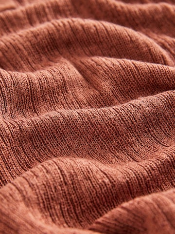 Tricou de la Next pe maro