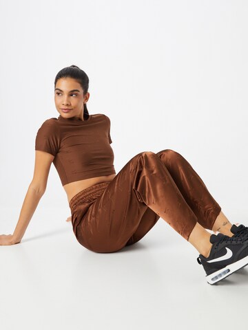 Regular Pantalon Nike Sportswear en marron