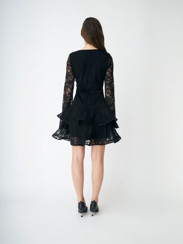 Robe ' Dahlilacras ' Crās en noir : derrière