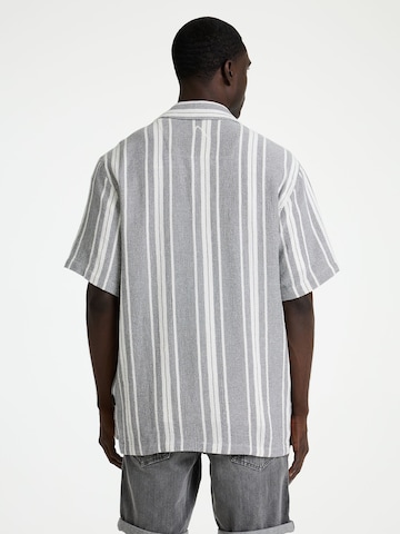 CHASIN' Comfort Fit Shirt in Grau